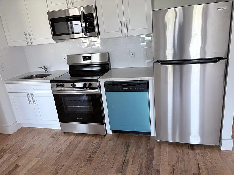 1052 Willoughby Ave #1F — Photo 2