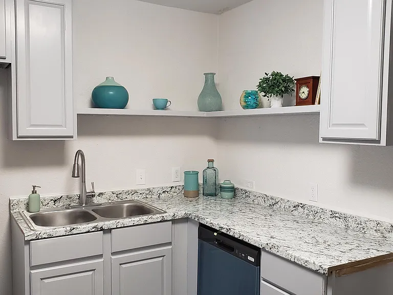 4256 Standish Rd — Photo 14