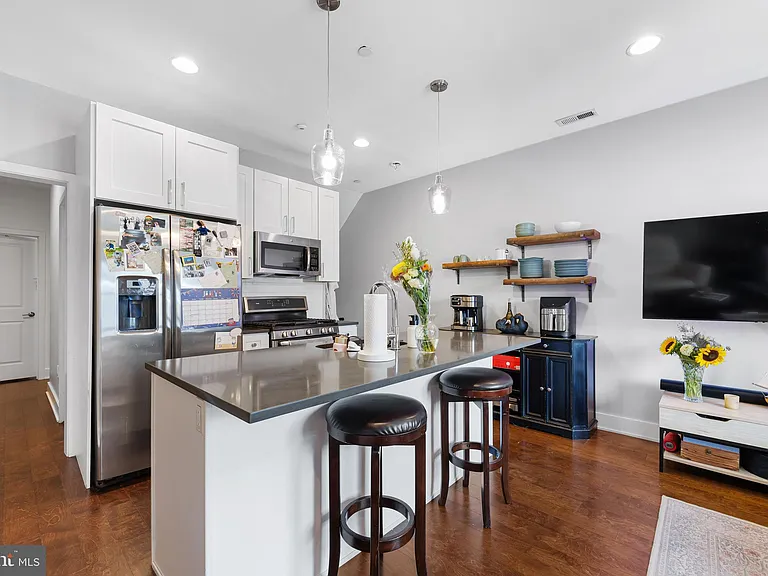 1336 S Bouvier St #B — Photo 8