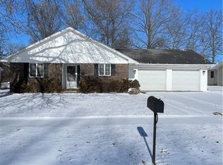 729 Clifton Dr, Charleston, IL