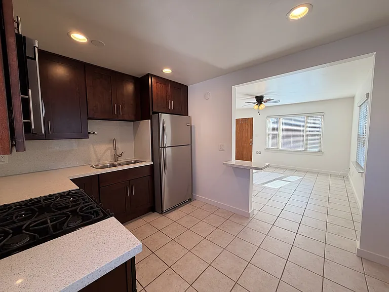 4355 1/2 Kansas St — Photo 10