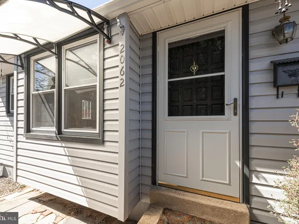 2062 Summit Ave, Feasterville Trevose, PA 19053