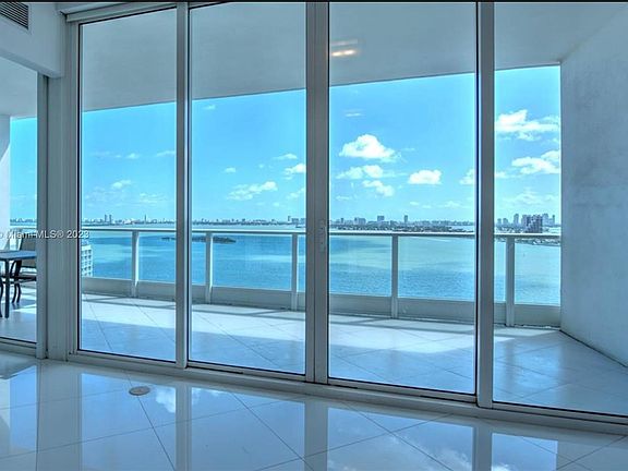 3rd image of 2020 N Bayshore Dr APT 1808