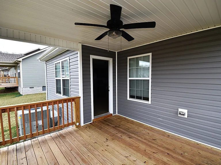 207 Geneva Ln — Photo 28