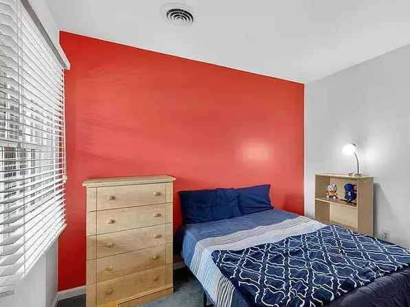 6933 N Kedzie Ave APT 1107, Chicago, IL 60645