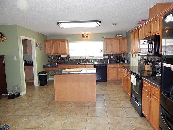 2nd image of 15321 Camelot Dr