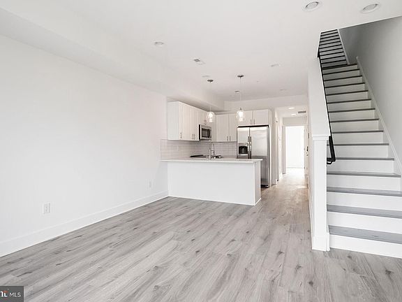 2nd image of 2032 E Susquehanna Ave #2