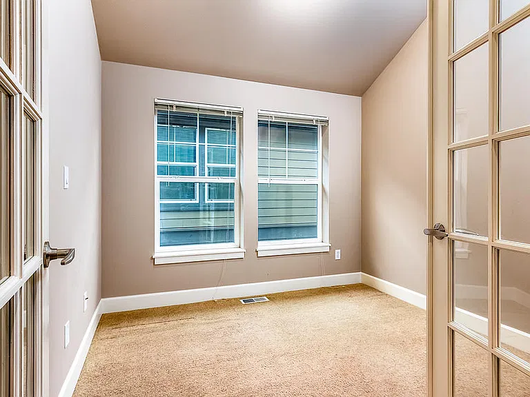 Den / 3rd Bedroom