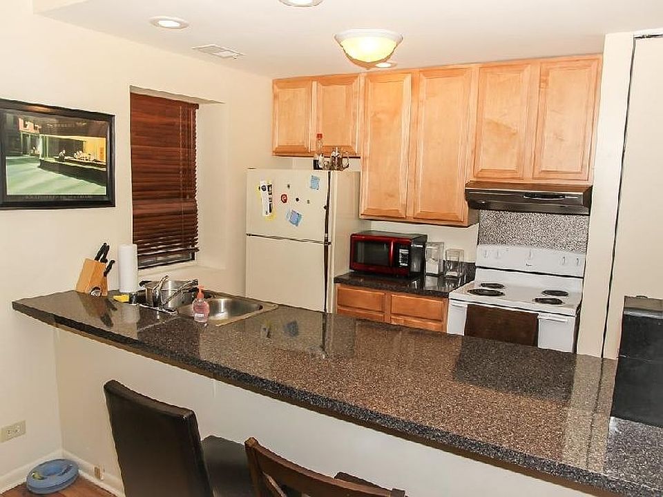 1st image of 3053 N Sheffield Ave #2B