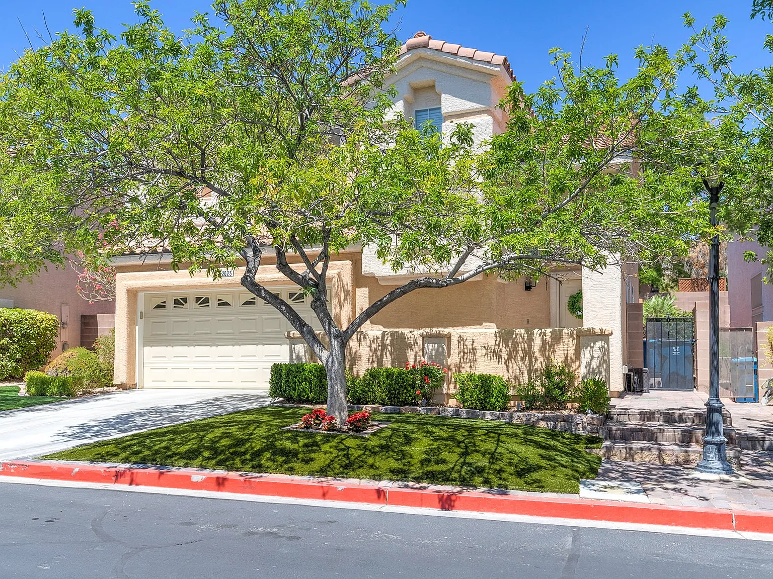 4 bed, 1992 sqft, $3,450 — Photo 3