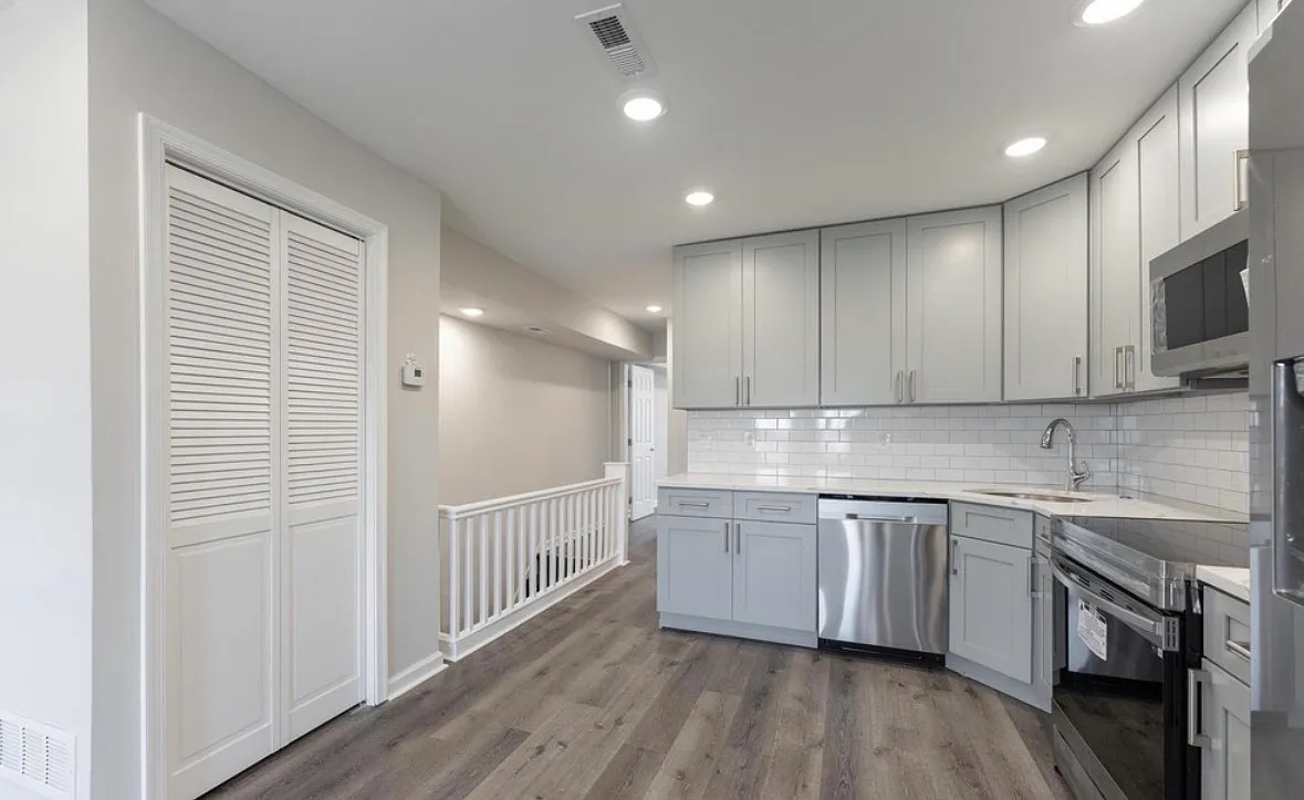 1 bed, 700 sqft, $1,300 — Photo 1