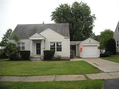 690 E Hopocan Ave photo 1