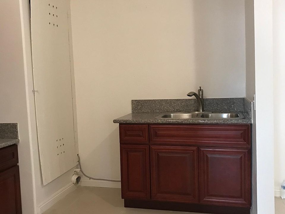 2nd image of 2134 1/2 N Marianna Ave