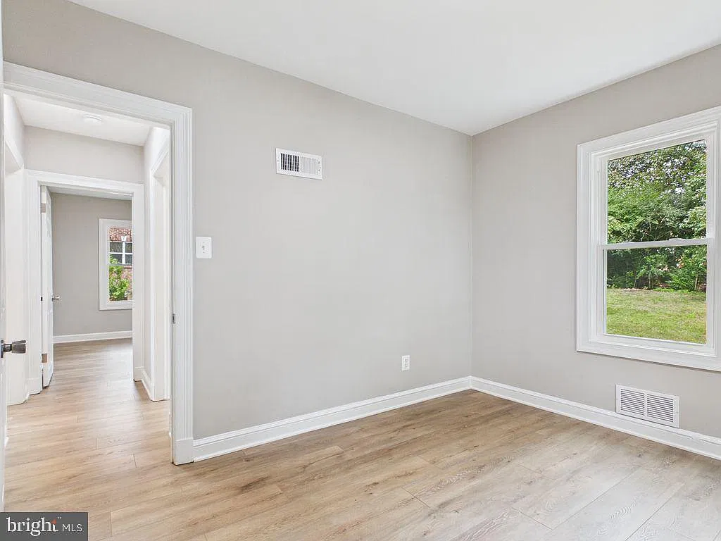 3 bed, 2.0 bath, 1223 sqft, $3,100 — Photo 4