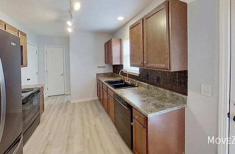 1637 Brownairs Ln — Photo 34