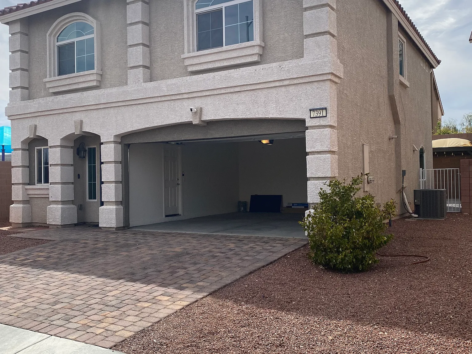 4 bed, 2.5 bath, 2033 sqft, $2,300 — Photo 3
