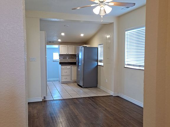 2nd image of 538 W Corona Ave