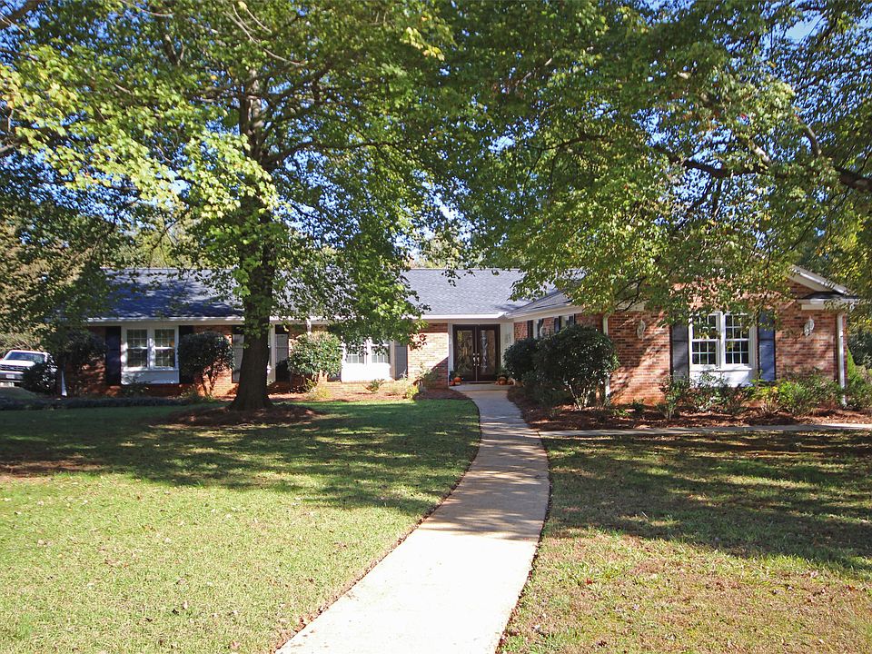 1st image of 121 Seabury Dr