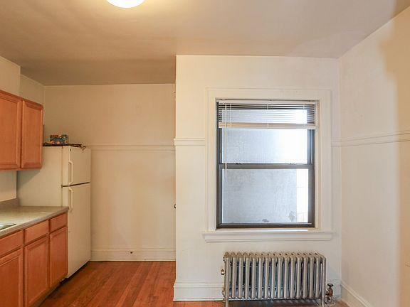 5th image of 2402-10 W Lunt Ave #2D