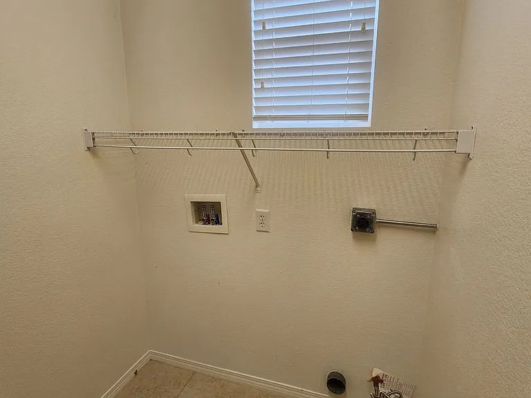 13891 Huntervale Dr — Photo 17