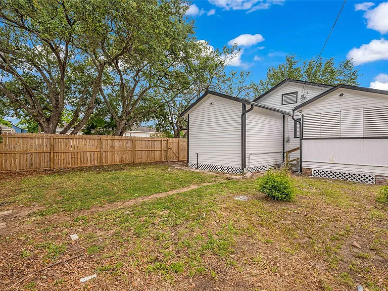 4102 Ursuline St — Photo 32