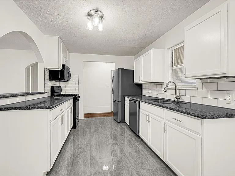 506 Edgebrook Dr — Photo 8