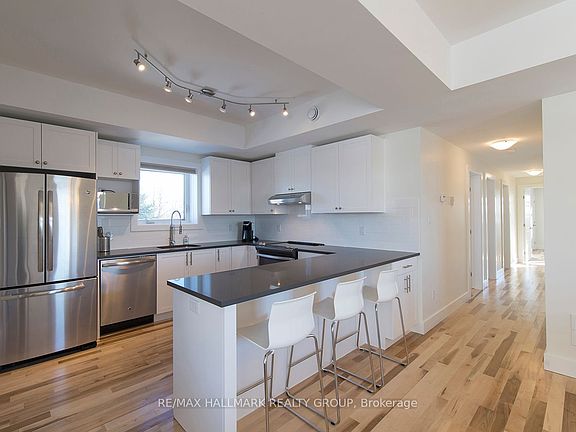 3rd image of 550 Guy St