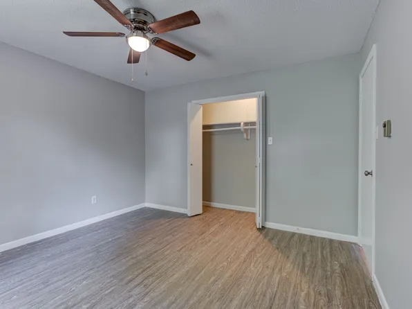 The Azalea: 1 & 2 Bedroom Apartments, 2322 S I St #8, Fort Smith, AR 72901