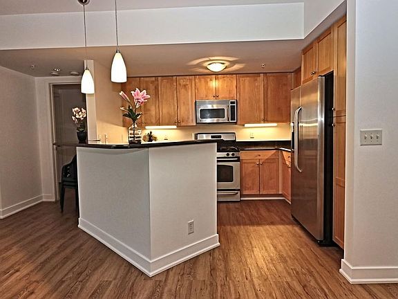 5th image of 550 Pleasant St #Penthouse 503