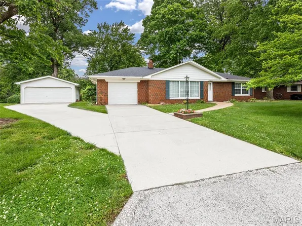 300 Dana Dr, Collinsville, IL 62234