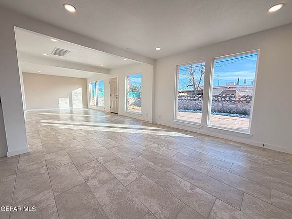 4th image of 5212 Chateau Ave