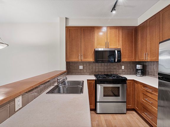 5th image of 4655 Valley Dr #1207
