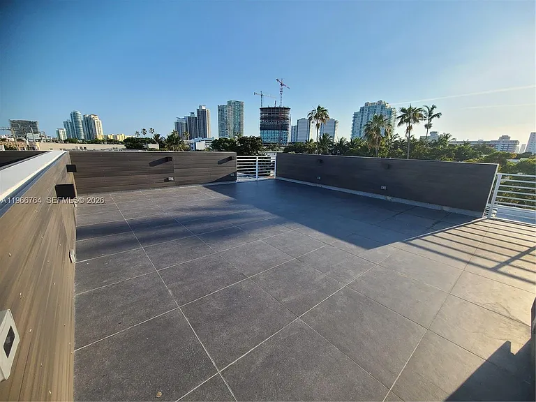 825 Michigan Ave #7 — Photo 33