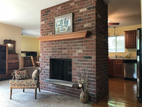 3rd image of 1020 Joliet Dr