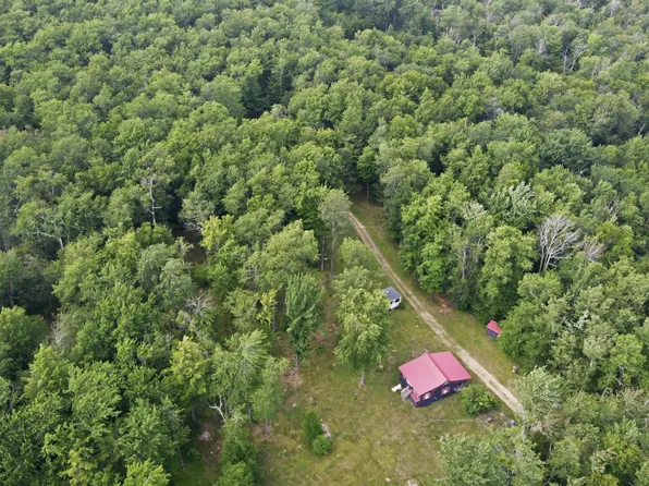 68 Curtin Rd, Peru, MA 01235