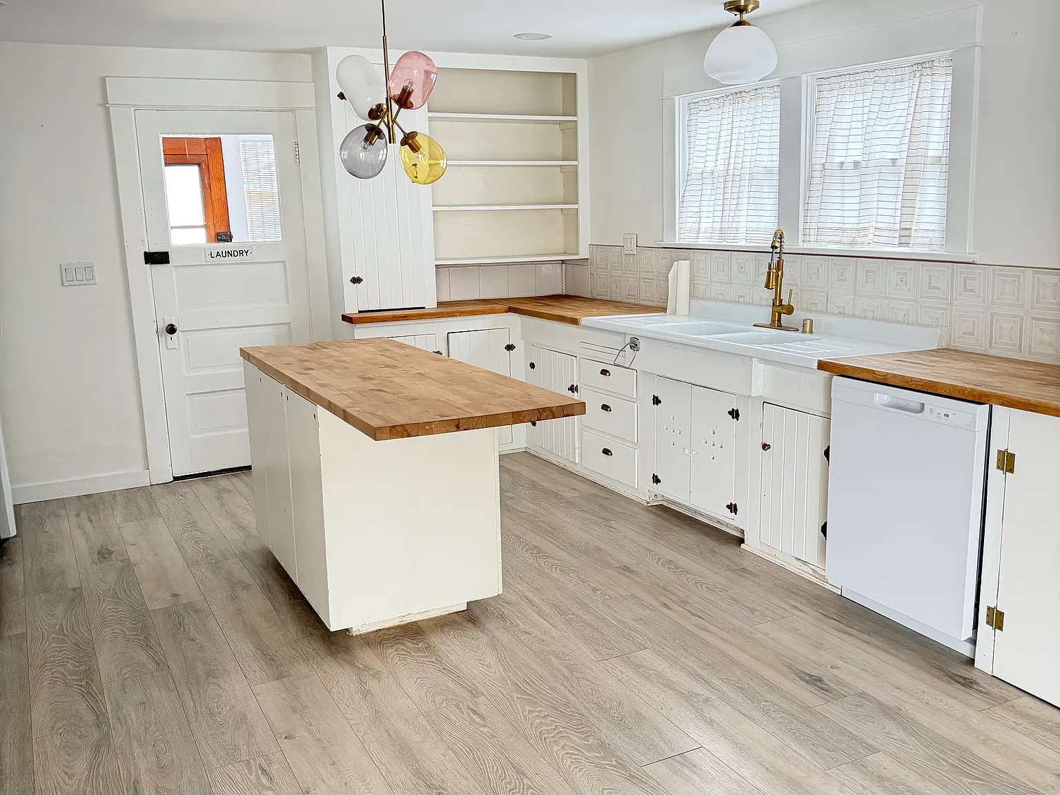 465 S Olive St — Photo 3