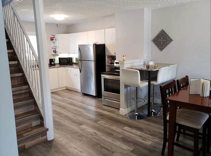 1st image of 869 Elm Ave