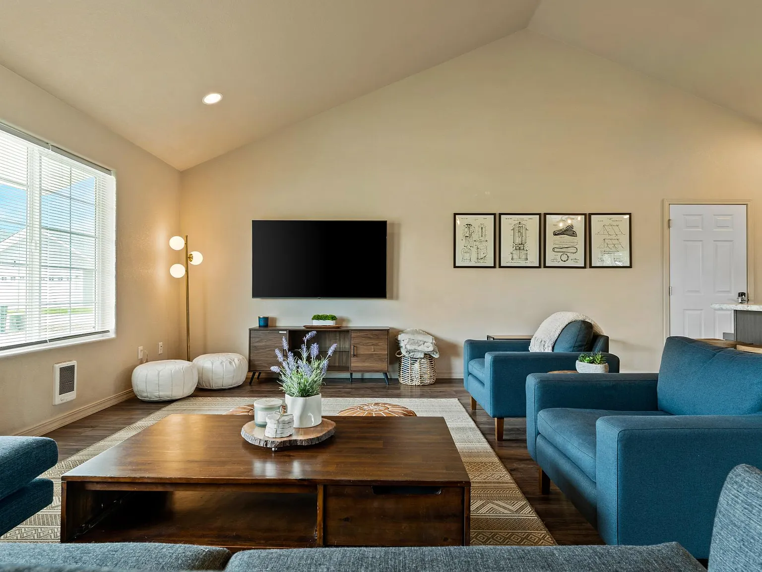 5 bed, 2216 sqft, $4,000 — Photo 3