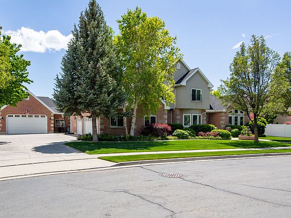 2nd image of 5843 W Avonmore Cir