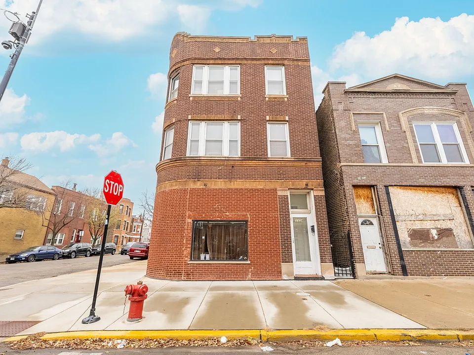 2324 S Leavitt St #1