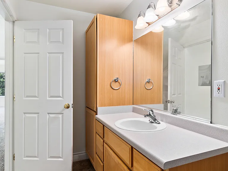 Rock Springs Apartments — Photo 12