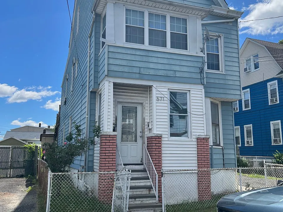 571 E 38th St #3