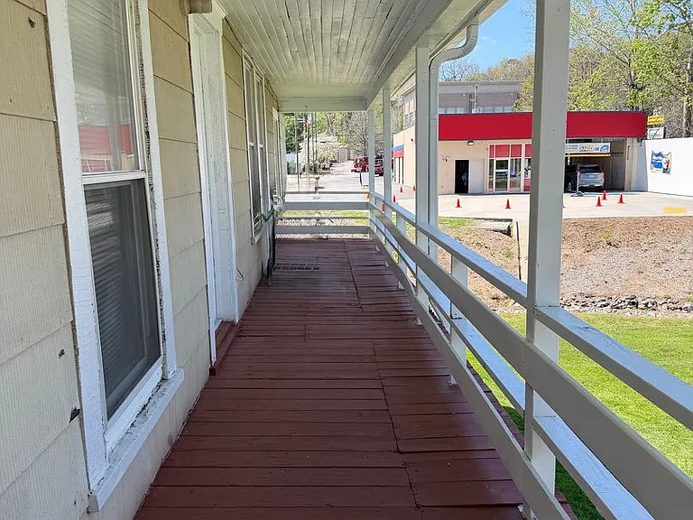 12 Long St — Photo 24