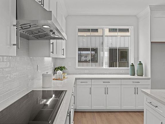 3rd image of 2579 Elderberry Ln