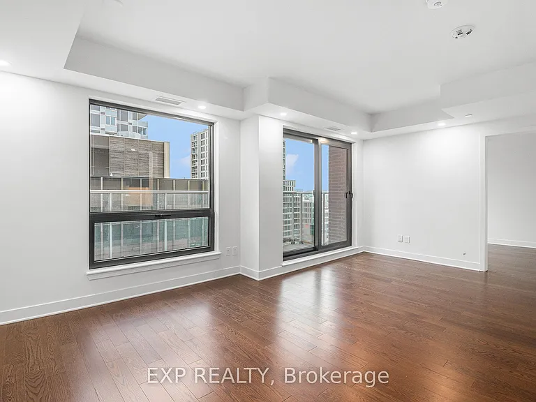 180 George St #1301 — Photo 9