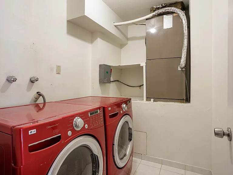 1880 Veteran Ave #211 — Photo 26