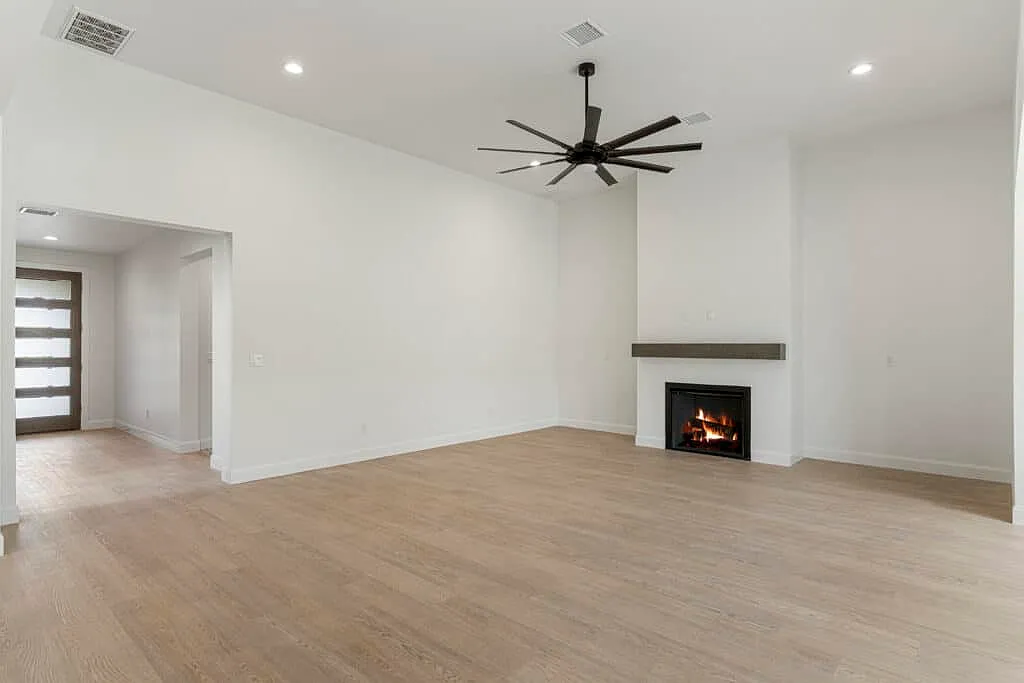 4 bed, 2840 sqft, $3,000 — Photo 2