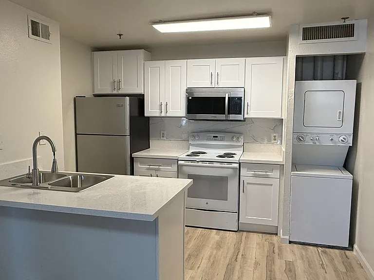 1381 E University Ave #311 — Photo 1