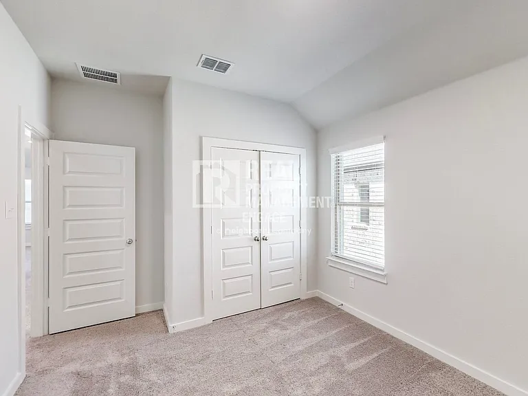 217 Caliber Ct — Photo 37