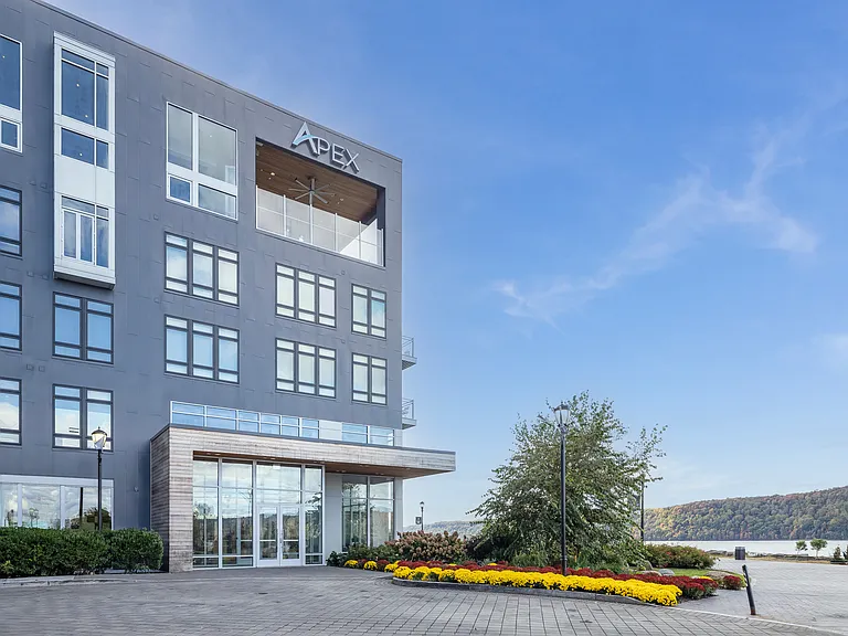 Apex Hudson Riverfront — Photo 38